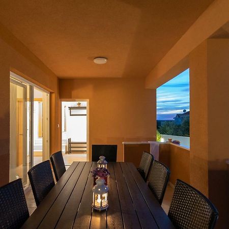 Villa Village Idylle With Heated Pool, Sauna, Jacuzzy And Private Parking Sukosan Exterior photo