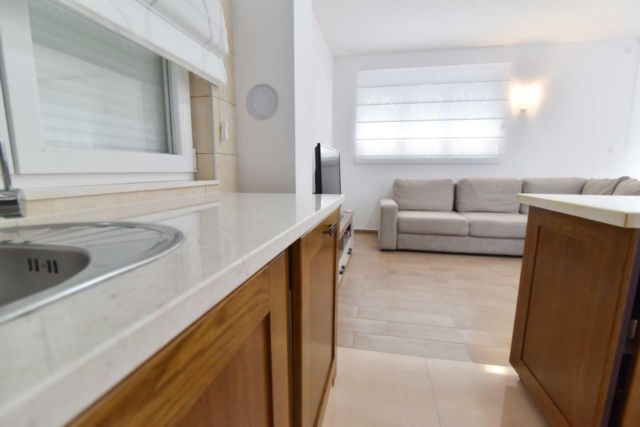 Villa Village Idylle With Heated Pool, Sauna, Jacuzzy And Private Parking Sukosan Exterior photo