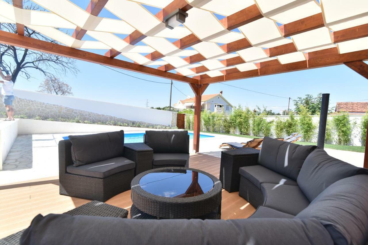 Villa Village Idylle With Heated Pool, Sauna, Jacuzzy And Private Parking Sukosan Exterior photo