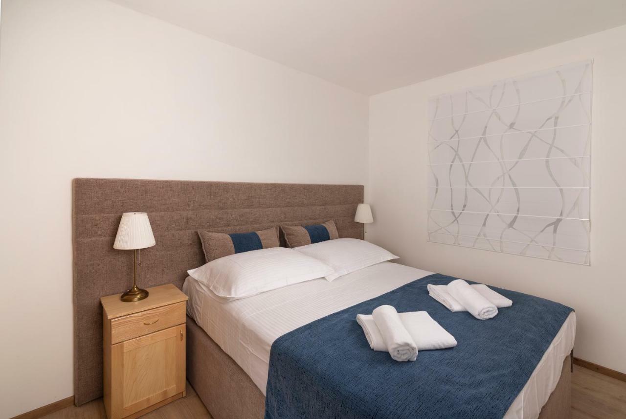 Villa Village Idylle With Heated Pool, Sauna, Jacuzzy And Private Parking Sukosan Exterior photo